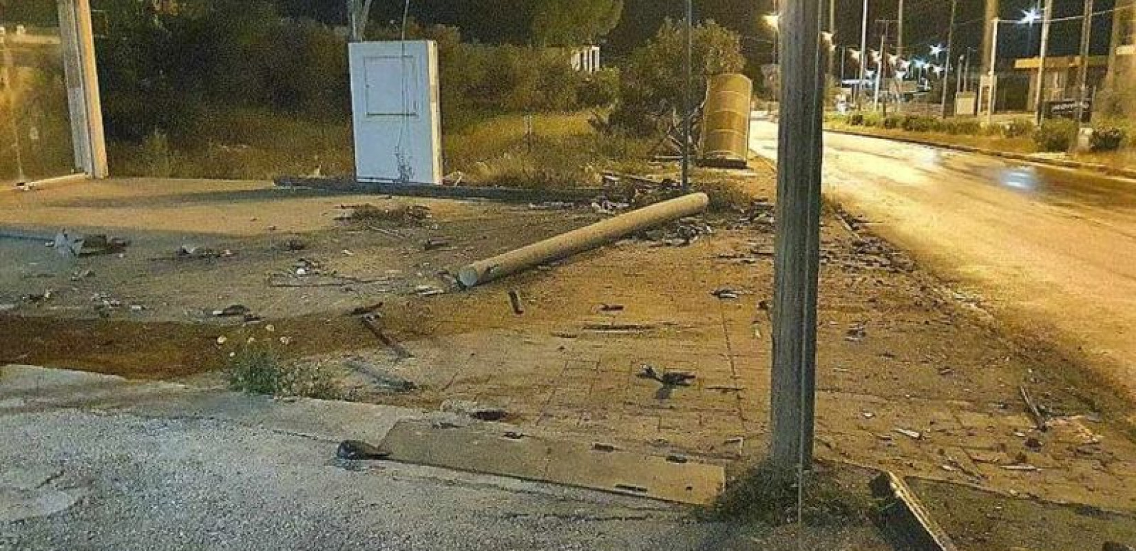 Σοκαριστικό τροχαίο στο Μαρκόπουλο Αττικής: Αυτοκίνητο προσέκρουσε σε κολόνα - Δύο νεκροί (βίντεο)