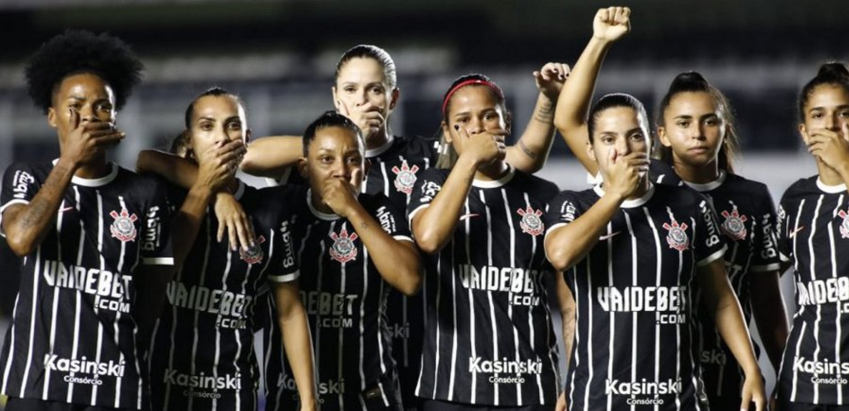 Βραζιλία: Οι ποδοσφαιρίστριες της Κορίνθιανς διαμαρτυρήθηκαν ενάντια στη σεξουαλική παρενόχληση κλείνοντας αυτιά και στόματα (βίντεο)