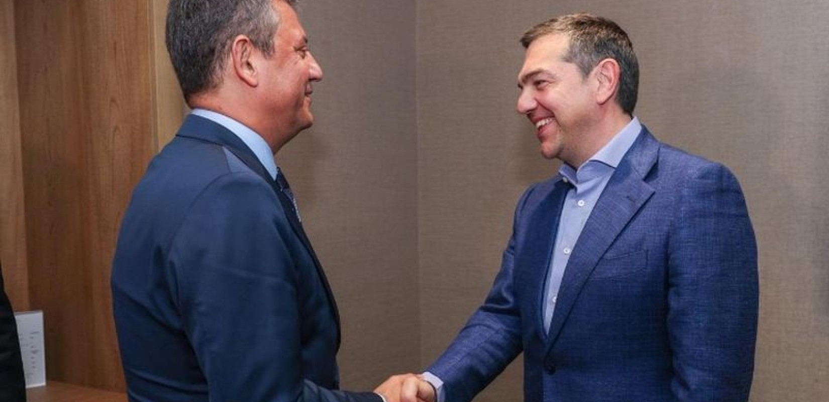 Συνάντηση Τσίπρα με τον Οζγκιούρ Οζέλ - Συζήτησαν για την προώθηση του ελληνοτουρκικού διαλόγου