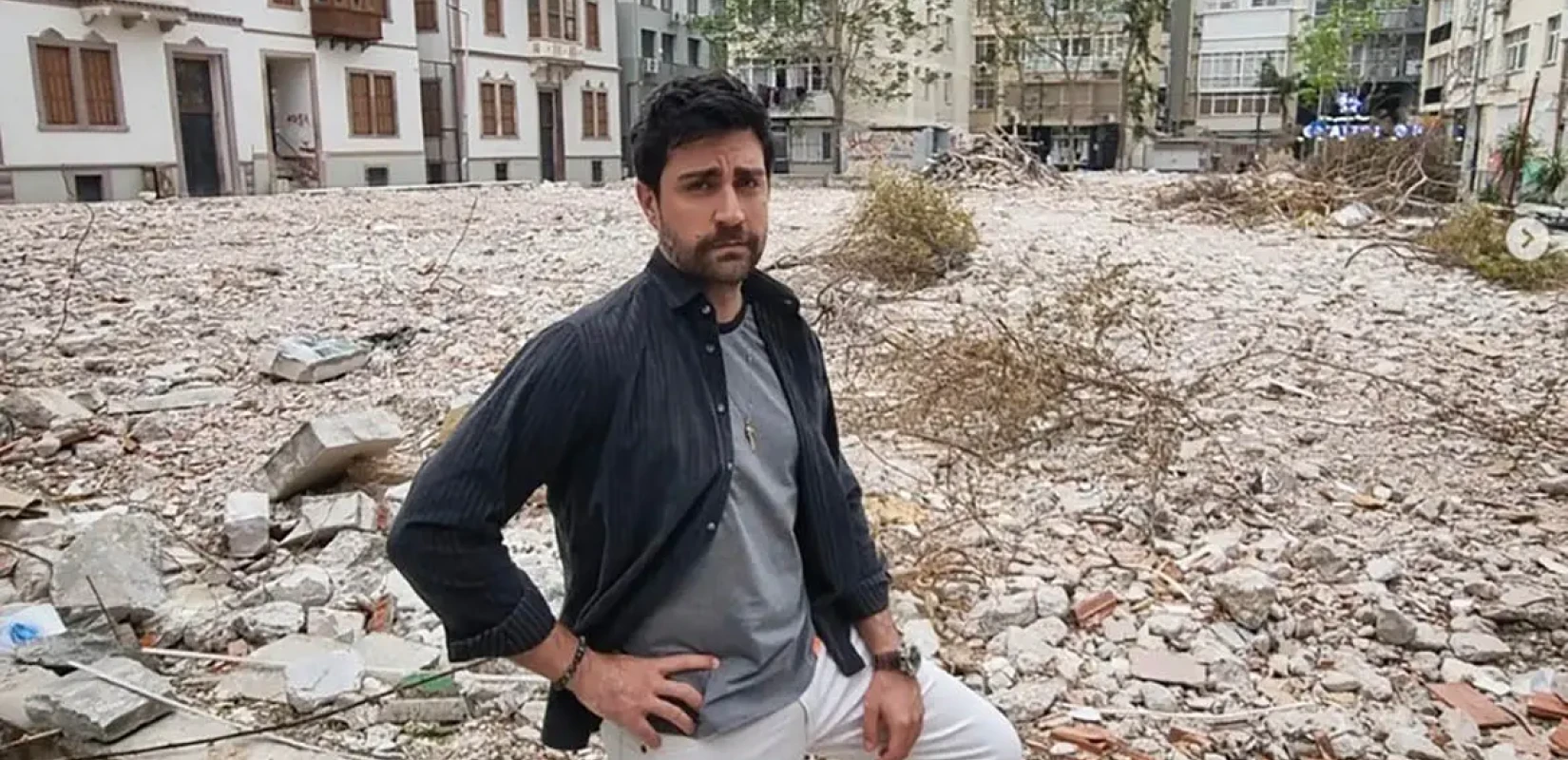 Τούρκος ηθοποιός αγόρασε το σχολείο του και το κατεδάφισε για να εκδικηθεί τους δασκάλους του