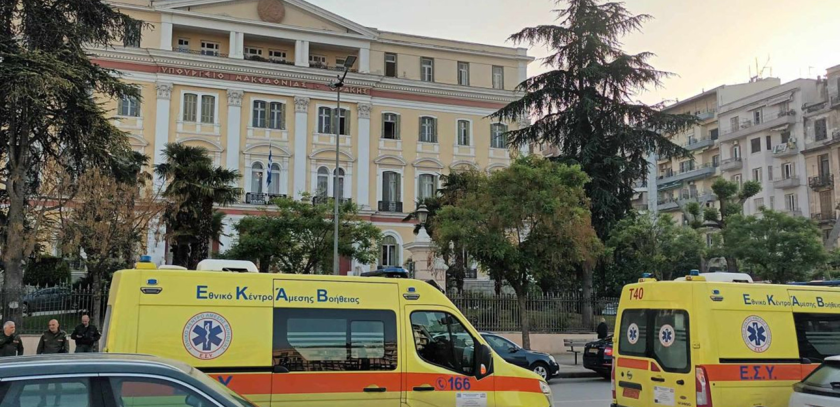 Θεσσαλονίκη: Διαμαρτυρία εργαζομένων του ΕΚΑΒ έξω από το ΥΜΑΘ (βίντεο, φωτ.)