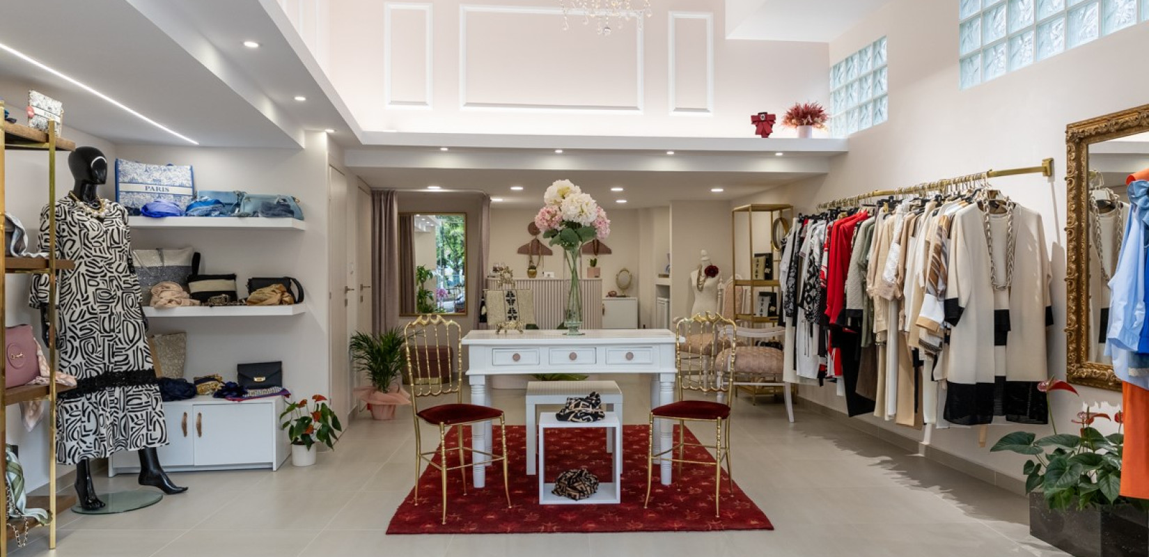 Katerina Gogidou Gallery: Ένα κατάστημα γυναικείας ένδυσης με γαλλική φινέτσα, κόσμημα στην ανατολική Θεσσαλονίκη Katerina Gogidou Gallery: Ένα κατάστημα γυναικείας ένδυσης με γαλλική φινέτσα, κόσμημα στην ανατολική Θεσσαλονίκη