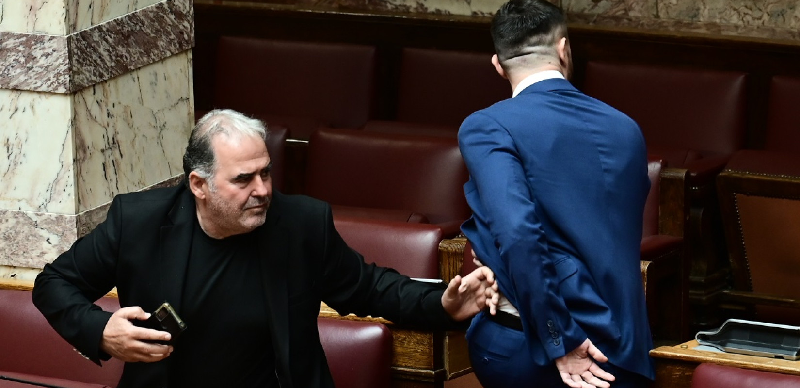 Επεισόδιο στη Βουλή: Συνελήφθη ο Φλώρος μετά την μπουνιά στον Γραμμένο - Δείτε φωτογραφίες Επεισόδιο στη Βουλή: Συνελήφθη ο Φλώρος μετά την μπουνιά στον Γραμμένο - Δείτε φωτογραφίες