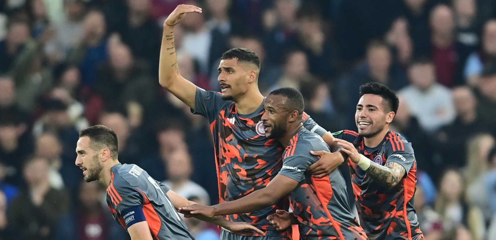 Europa Conference League: Ο τρομερός Ολυμπιακός άλωσε το «Βίλα Παρκ» και ονειρεύεται τελικό (βίντεο)