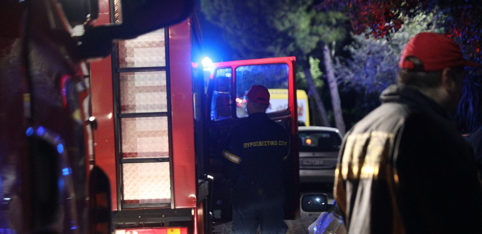 Φωτιά σε ξερά χόρτα στα Μάλγαρα: Κλειστή η Εθνική Οδός λόγω πυκνών καπνών