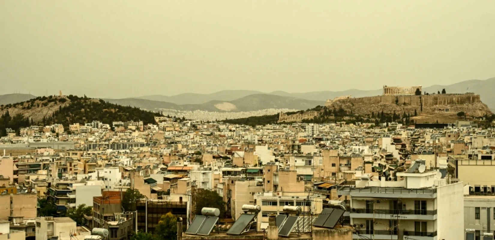 Αποπνικτική ατμόσφαιρα σε όλη τη χώρα: Πότε υποχωρεί η αφρικανική σκόνη