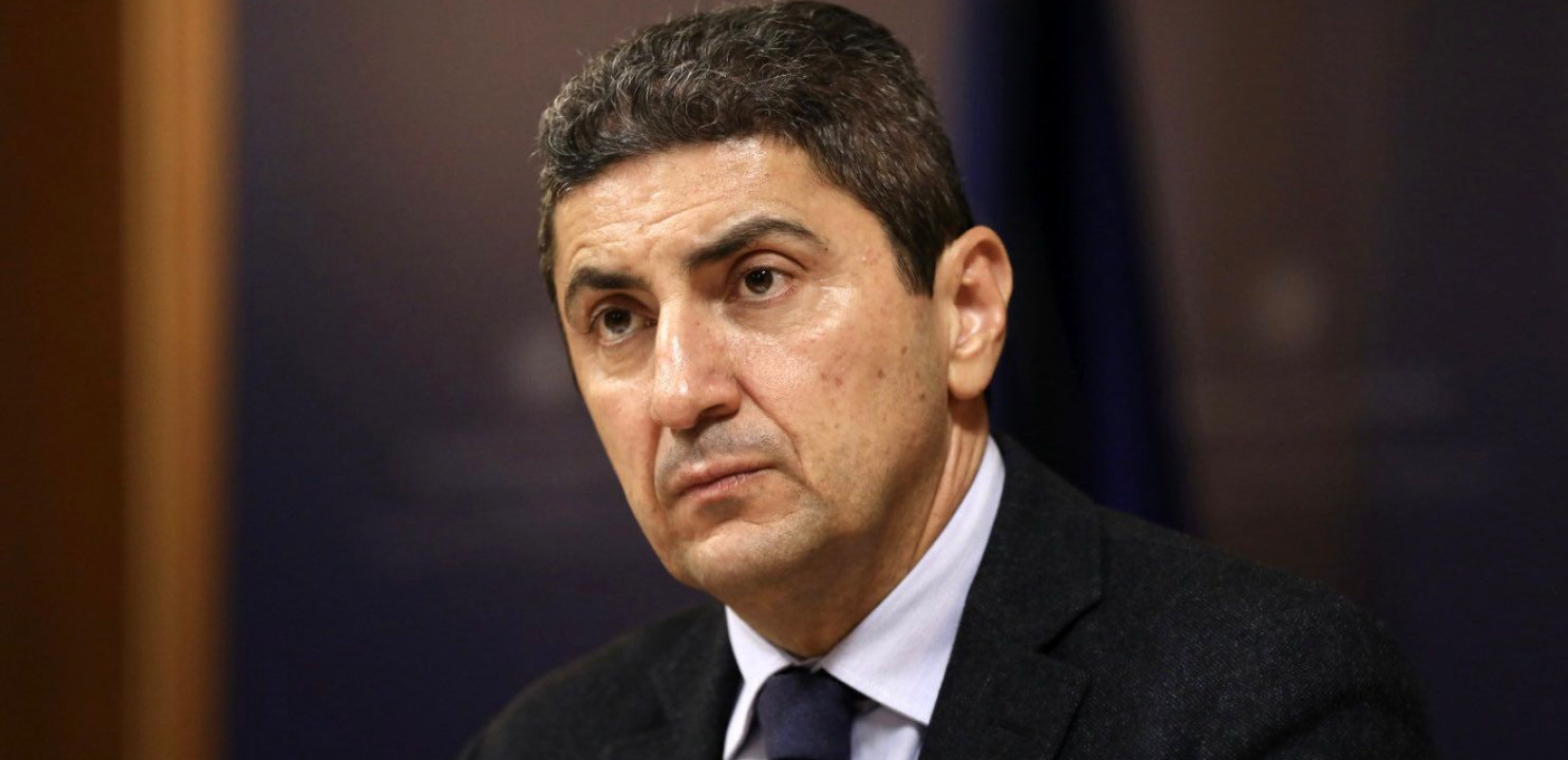 Την αποπομπή Αυγενάκη ζητούν τα κόμματα τις αντιπολίτευσης μετά το επεισόδιο στο αεροδρόμιο