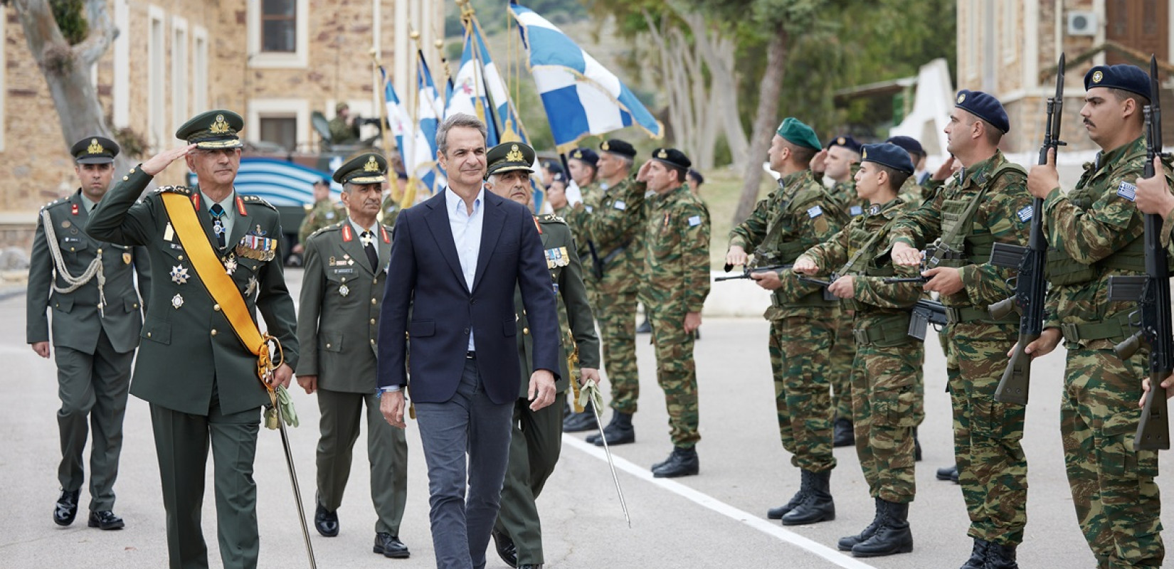 Με τον Χούπη ο Μητσοτάκης στη Χίο: «Η συνεχής επένδυση στις Ένοπλες Δυνάμεις είναι μονόδρομος» Με τον Χούπη ο Μητσοτάκης στη Χίο: «Η συνεχής επένδυση στις Ένοπλες Δυνάμεις είναι μονόδρομος»