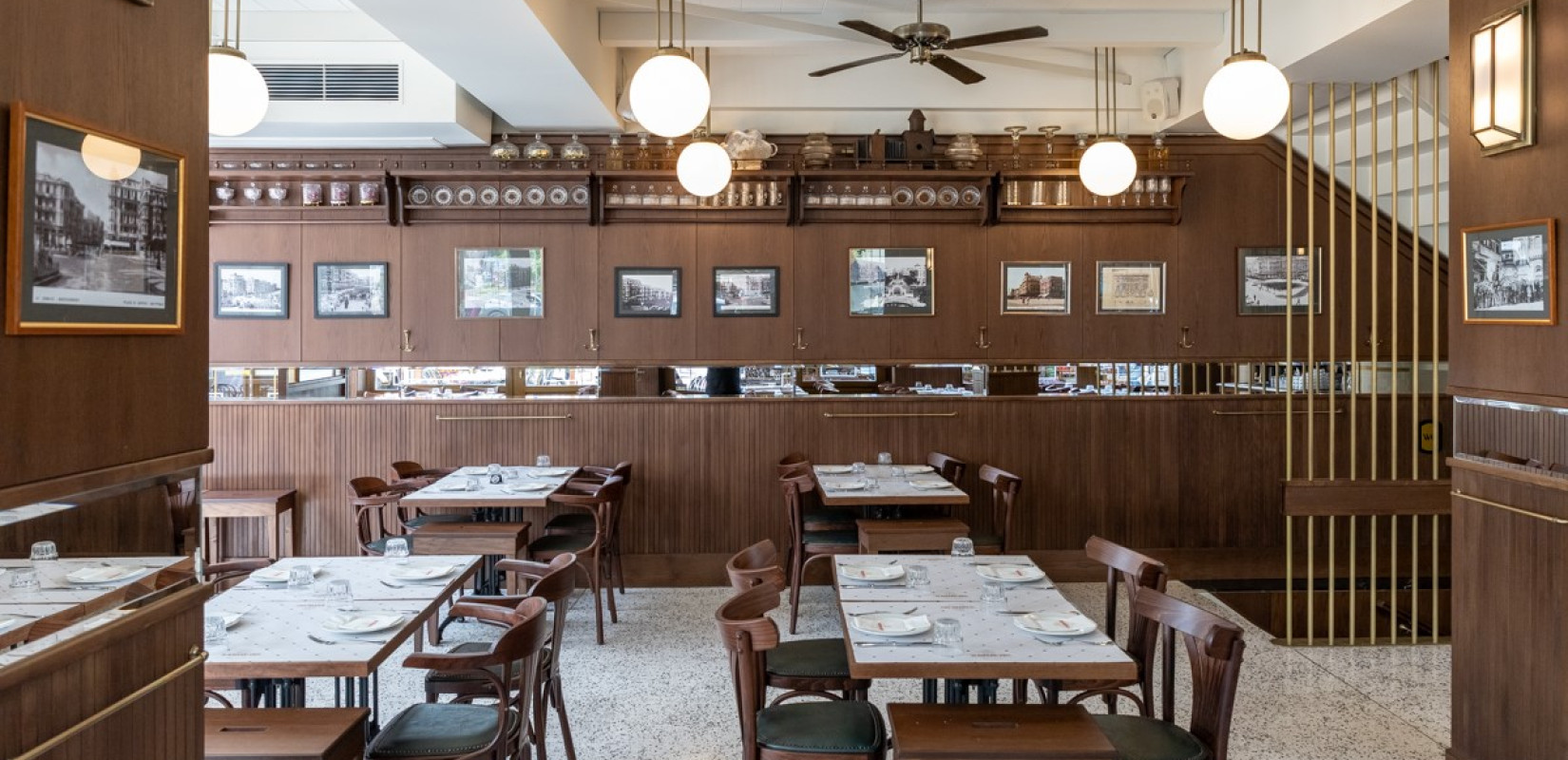 Το Κόκκινο Σπίτι: Μεζεδοπωλείο αυθεντικών γεύσεων της Θεσσαλονίκης και μεσογειακών πινελιών, στο διατηρητέο της πλατείας Αγίας Σοφίας