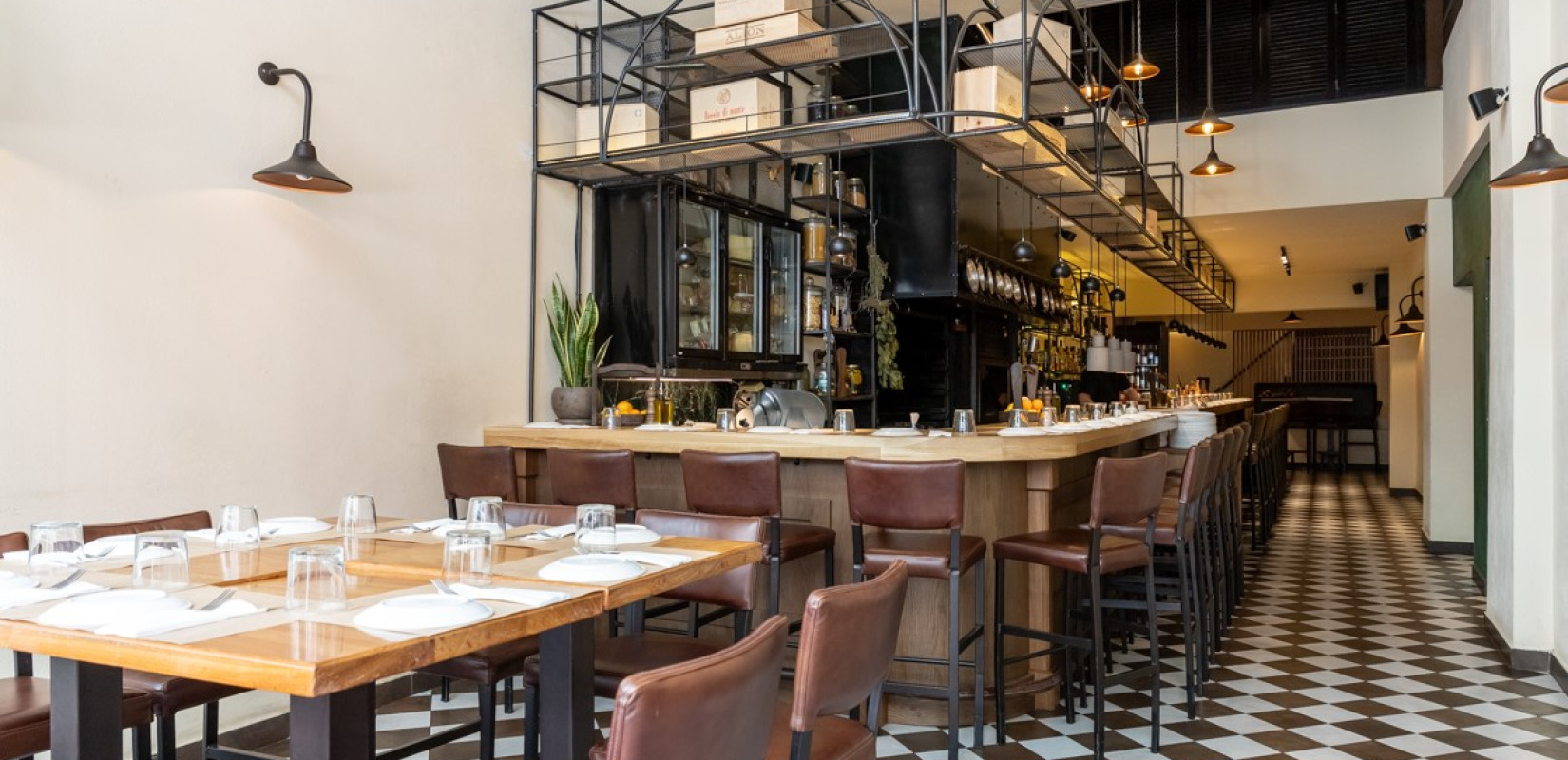 Voukakrato: Το νέο εστιατόριο στην Καλαποθάκη, πιστεύει στις ελληνικές γεύσεις και στον εκλεκτό οίνο