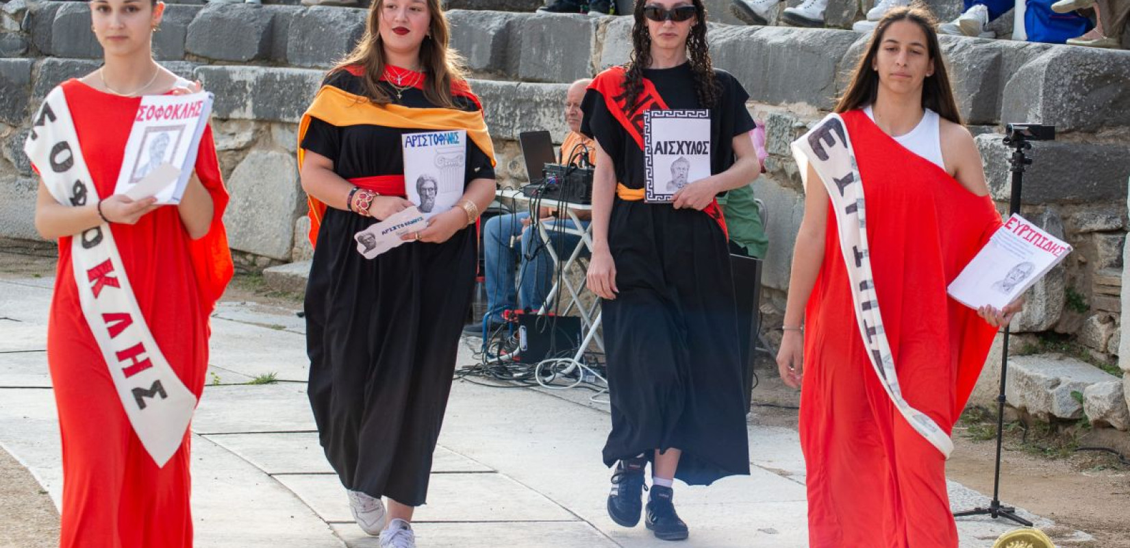 Καβάλα: Μια πρωτότυπη επίδειξη μόδας στο αρχαίο θέατρο των Φιλίππων - «Τα Μνημεία μου… σε ένα αυτοσχέδιο Ένδυμα» (φωτ.)