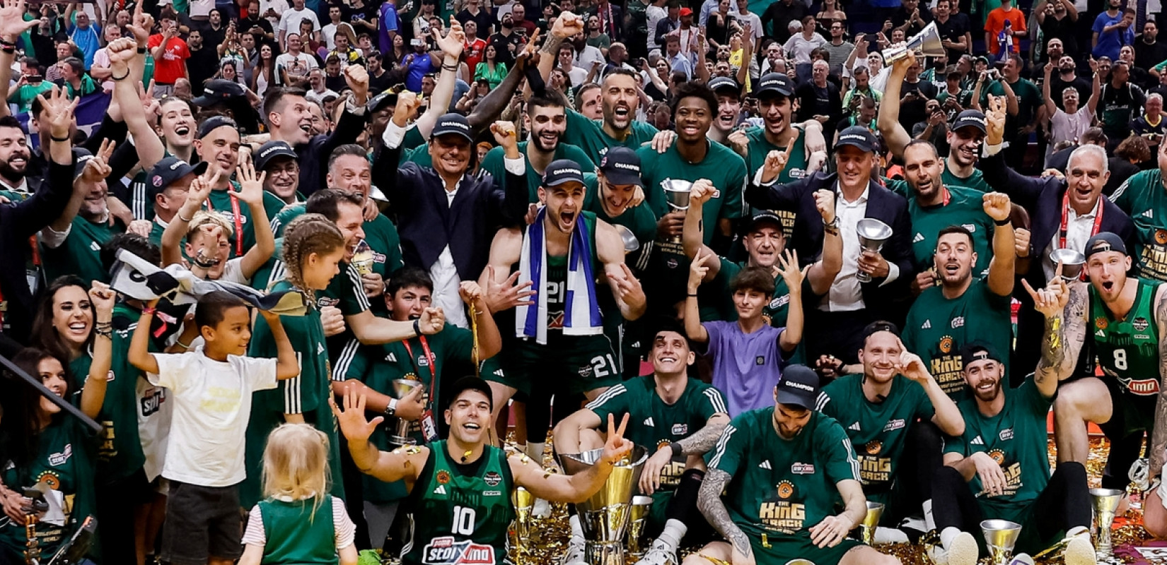 Μπάσκετ: Πανηγυρισμοί σε Βερολίνο και Αθήνα για τον Παναθηναϊκό - Δείτε την απονομή Μπάσκετ: Πανηγυρισμοί σε Βερολίνο και Αθήνα για τον Παναθηναϊκό - Δείτε την απονομή