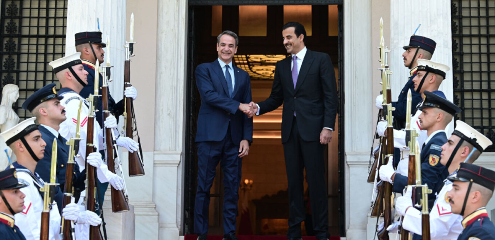 Στο Μέγαρο Μαξίμου ο Εμίρης του Κατάρ: Συνάντηση με Μητσοτάκη Στο Μέγαρο Μαξίμου ο Εμίρης του Κατάρ: Συνάντηση με Μητσοτάκη