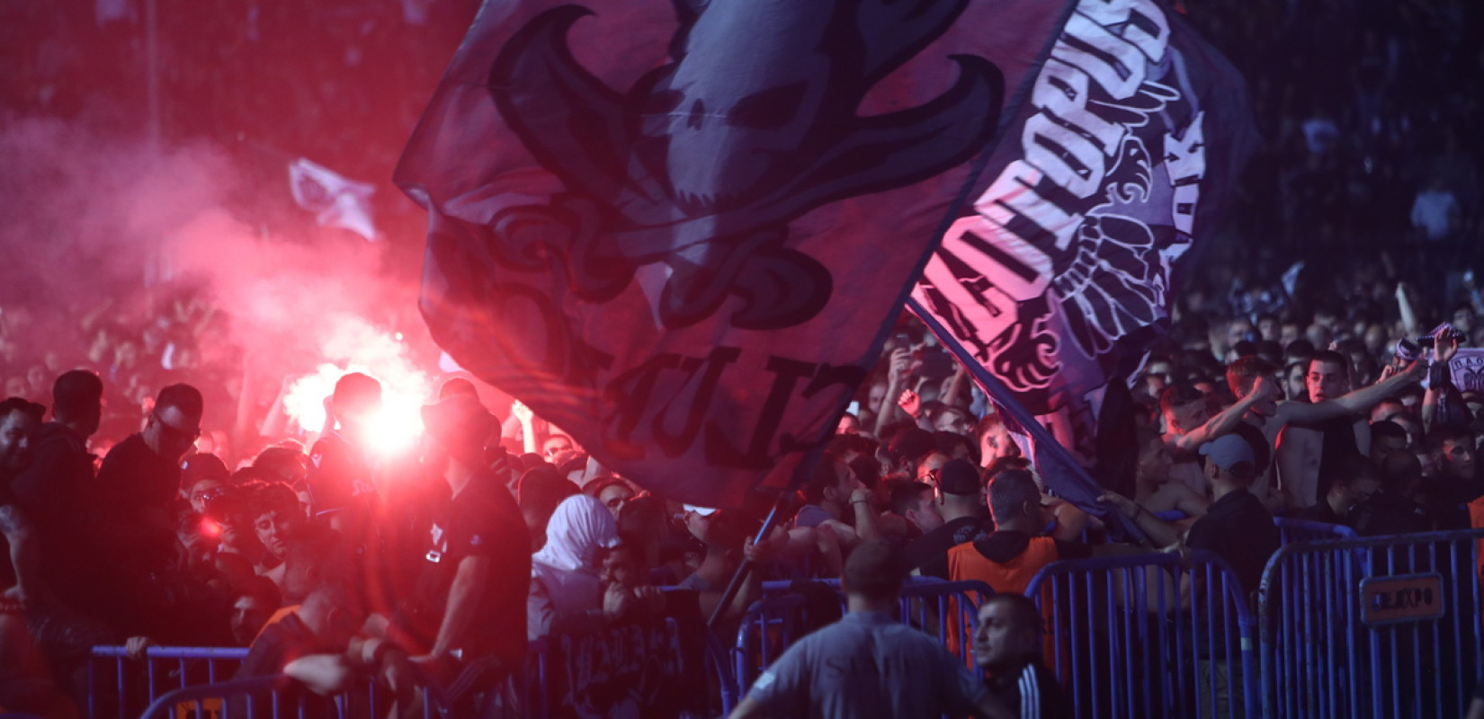 Η νύχτα έγινε μέρα όταν ο ΠΑΟΚ εμφανίστηκε στην Τούμπα (βίντεο)