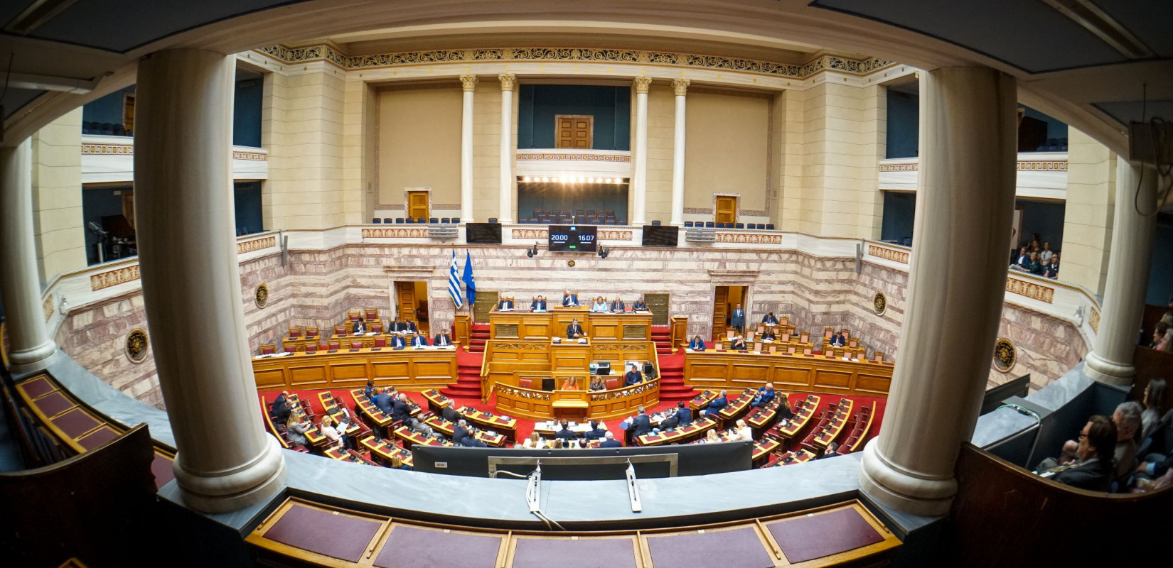 Τέμπη: Αντιπαράθεση Άδωνι Γεωργιάδη- Ζωής Κωνσταντοπούλου στη Βουλή για τον Καραμανλή