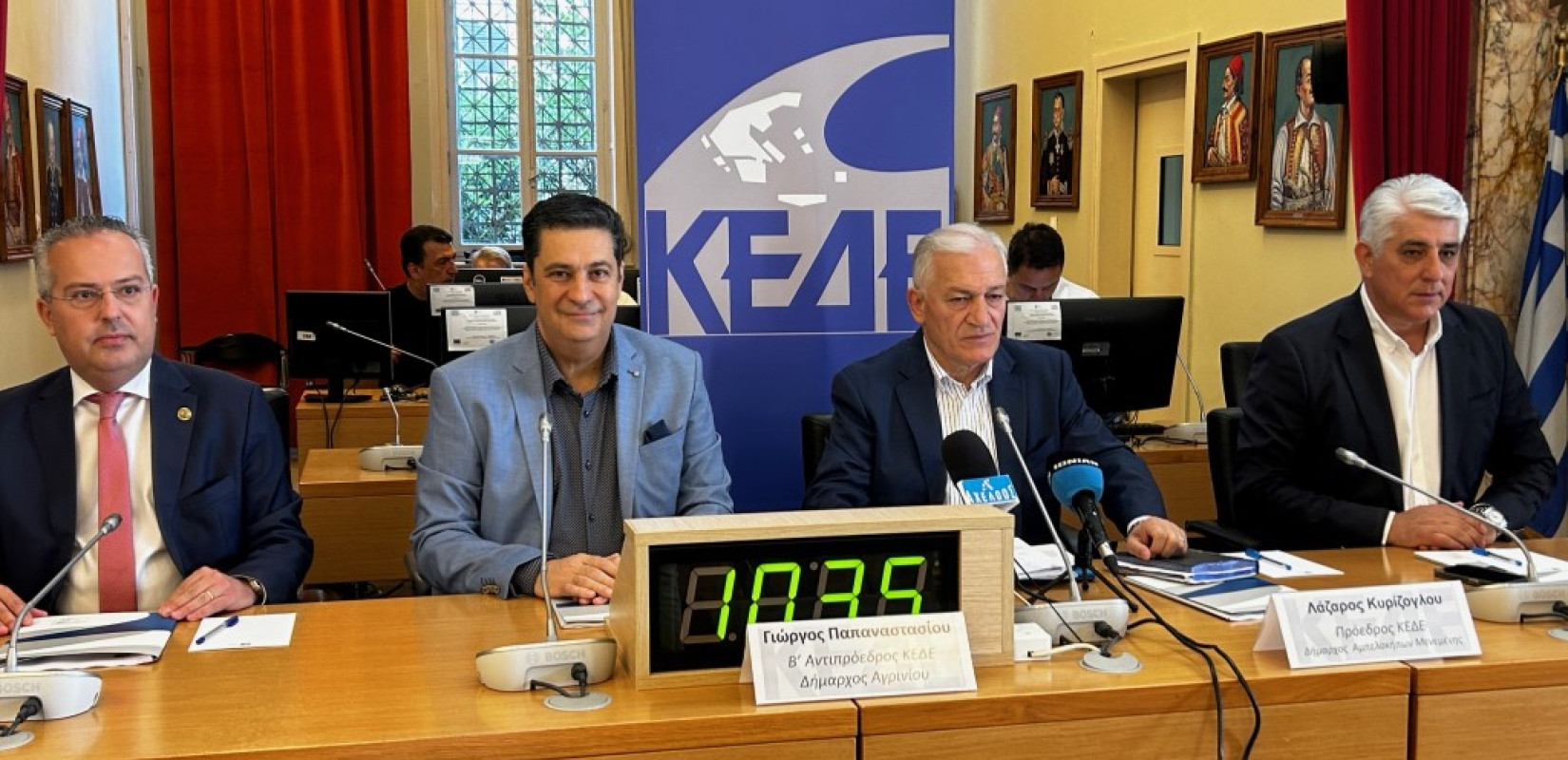 Η «ποδοσφαιρική» συζήτηση της Ε. Αχτσιόγλου με τους δημάρχους και τα χαμόγελα για τον ΠΑΟΚ και τον Ολυμπιακό