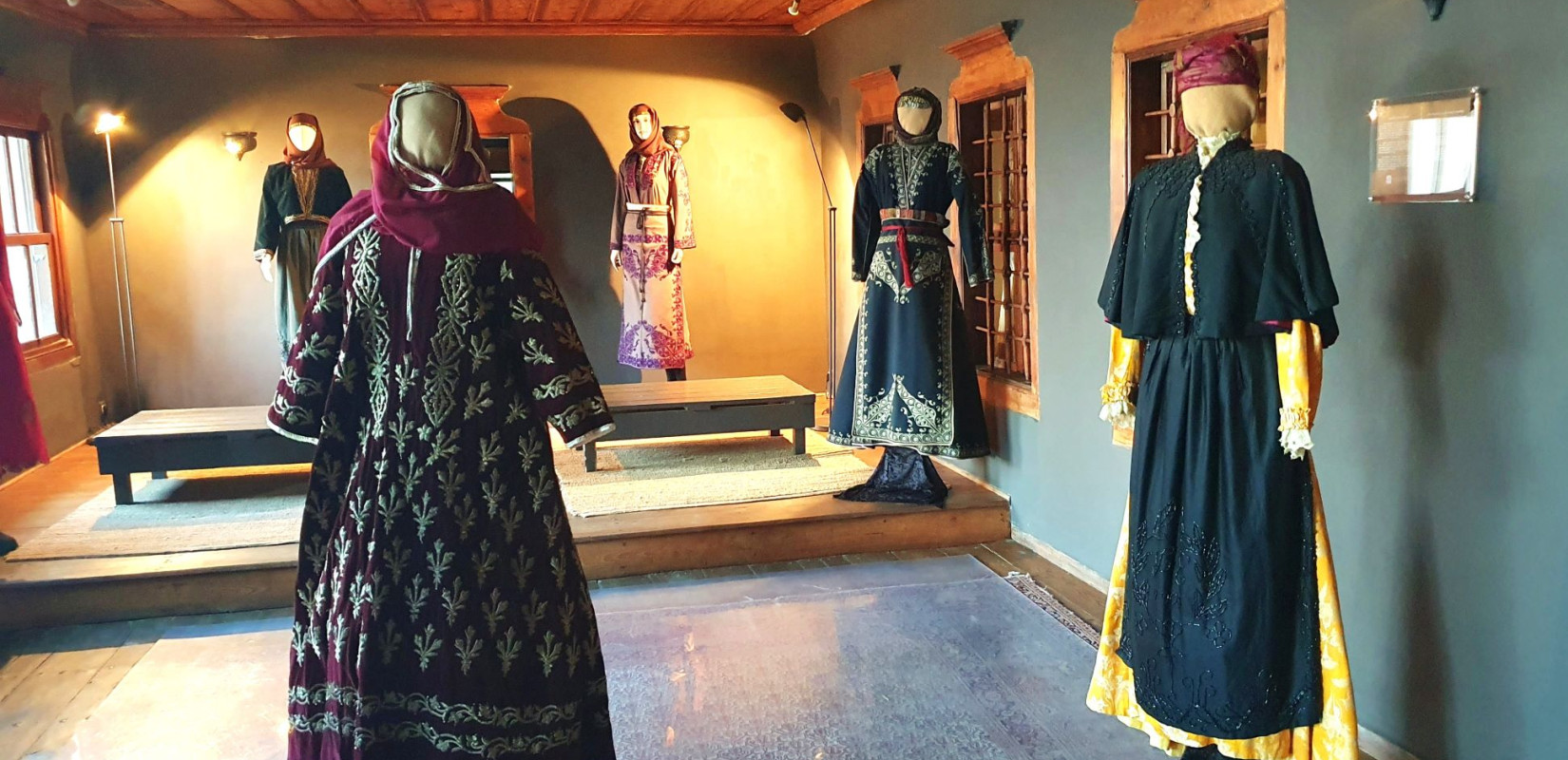 Καβάλα: Μια έκθεση μνήμης της Ανατολής μέσα από αυθεντικές παραδοσιακές φορεσιές