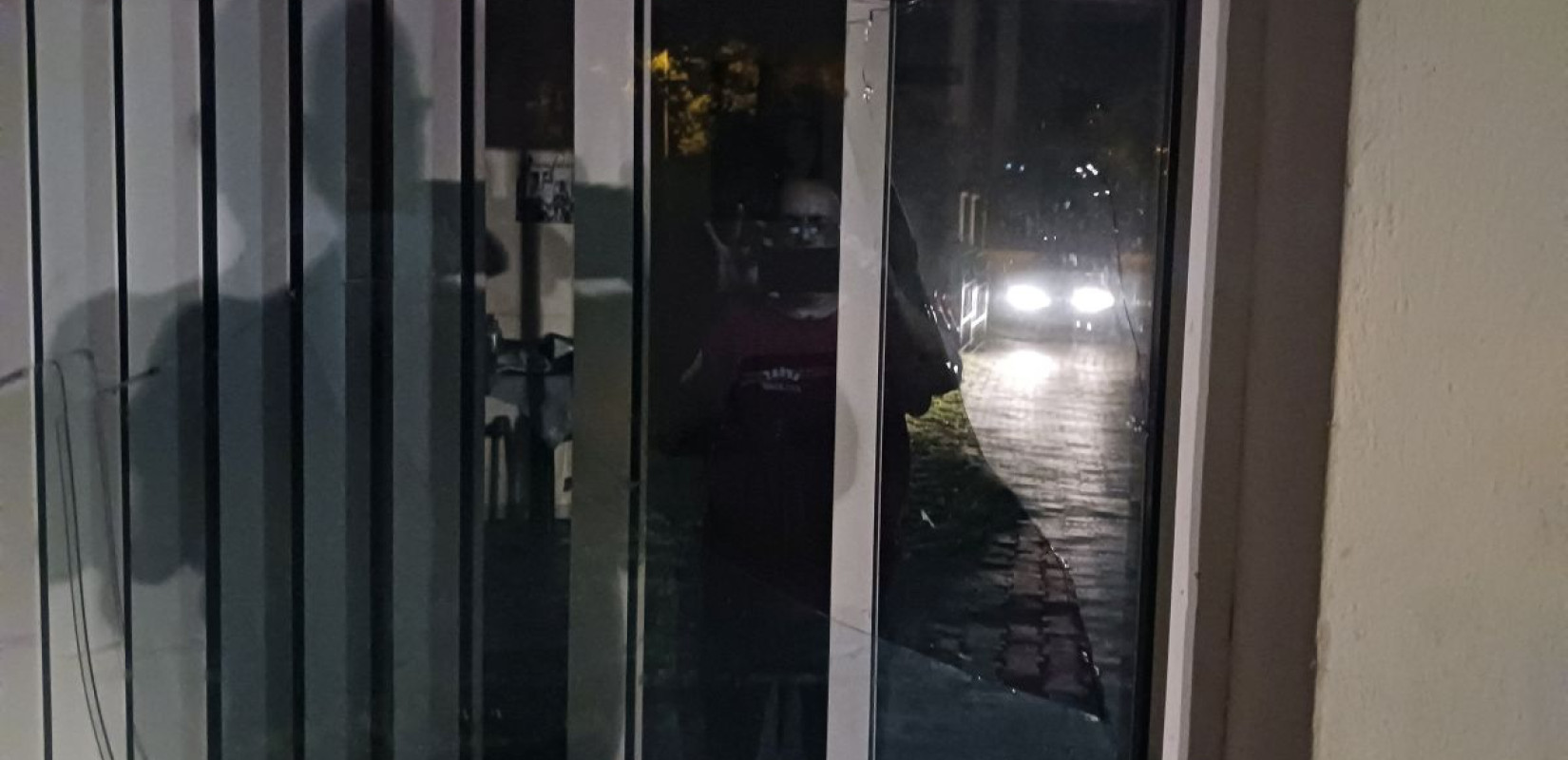 Θεσσαλονίκη: Βανδάλισαν τα γραφεία και το προεκλογικό κιόσκι του ΣΥΡΙΖΑ σε Τρίλοφο και Περαία (φωτ.)