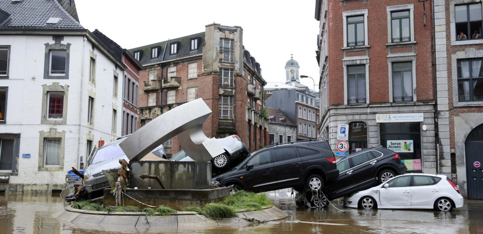 Εντοπίστηκε νεκρός ένας από τους αγνοούμενους από τις πλημμύρες που έπληξαν την Ελβετία