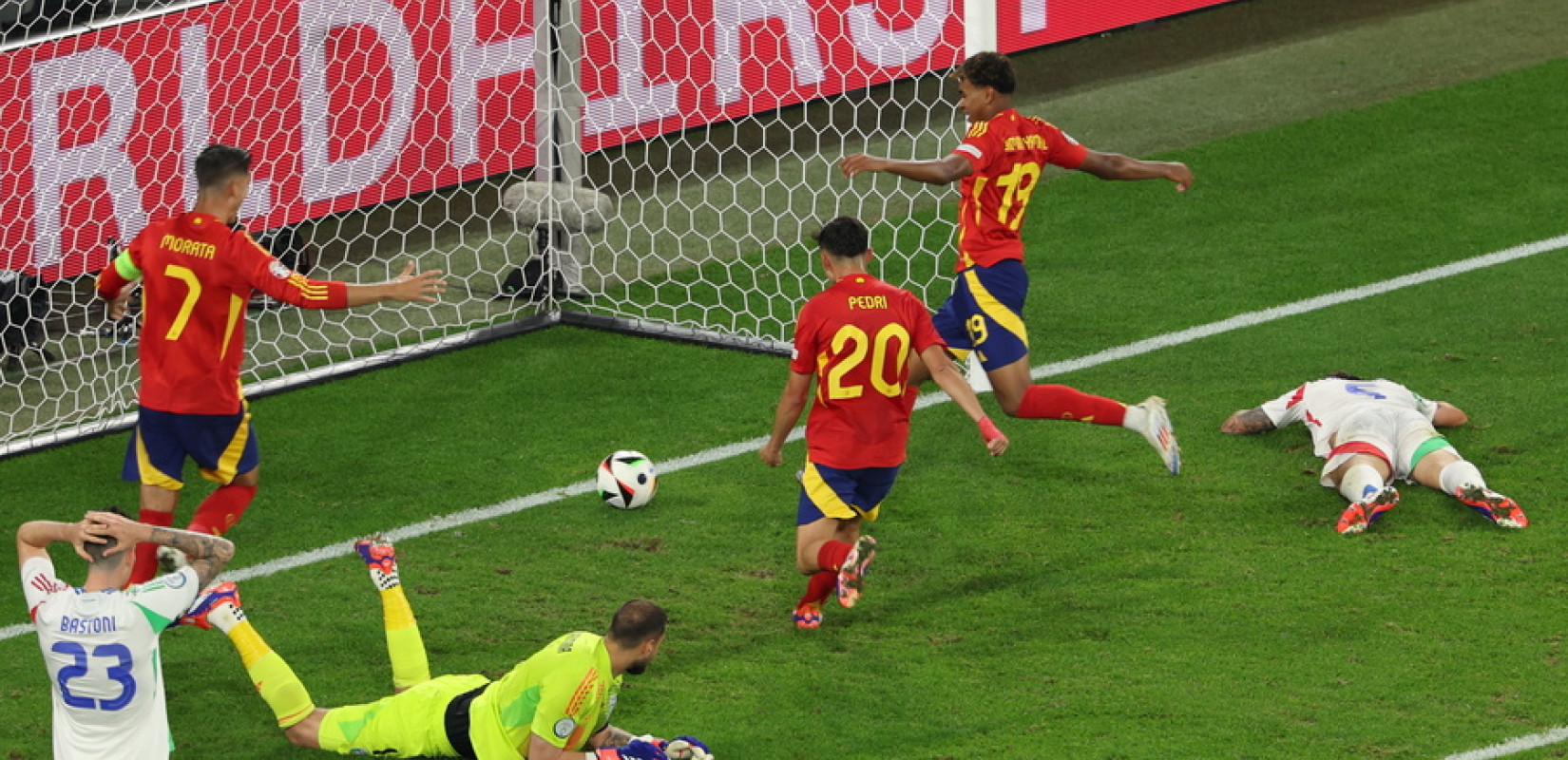 EURO 2024: Η Ισπανία πήρε το ντέρμπι με την Ιταλία και πέρασε πανηγυρικά στους «16» (βίντεο)