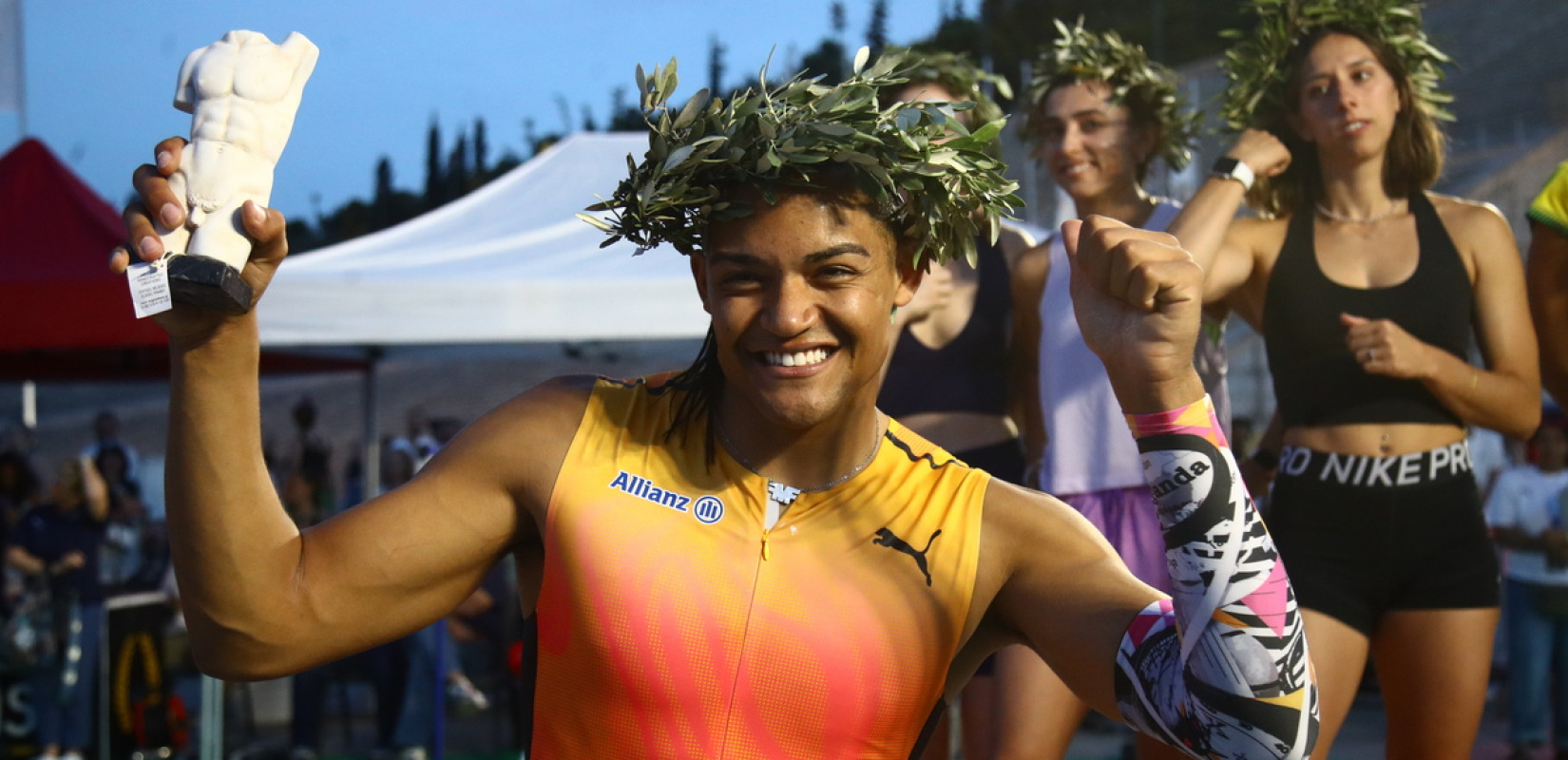 Σάρωσε και στο Fly Athens ο Εμμανουήλ Καραλής (βίντεο)