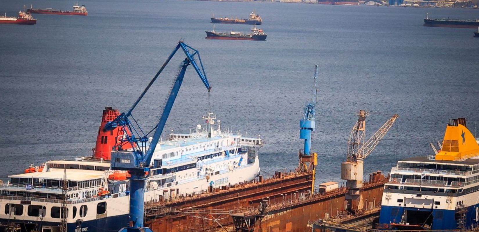 Καταγγελίες στη Βουλή για εργαζόμενους στα ναυπηγεία Ελευσίνας χωρίς δώρα Χριστουγέννων, Πάσχα