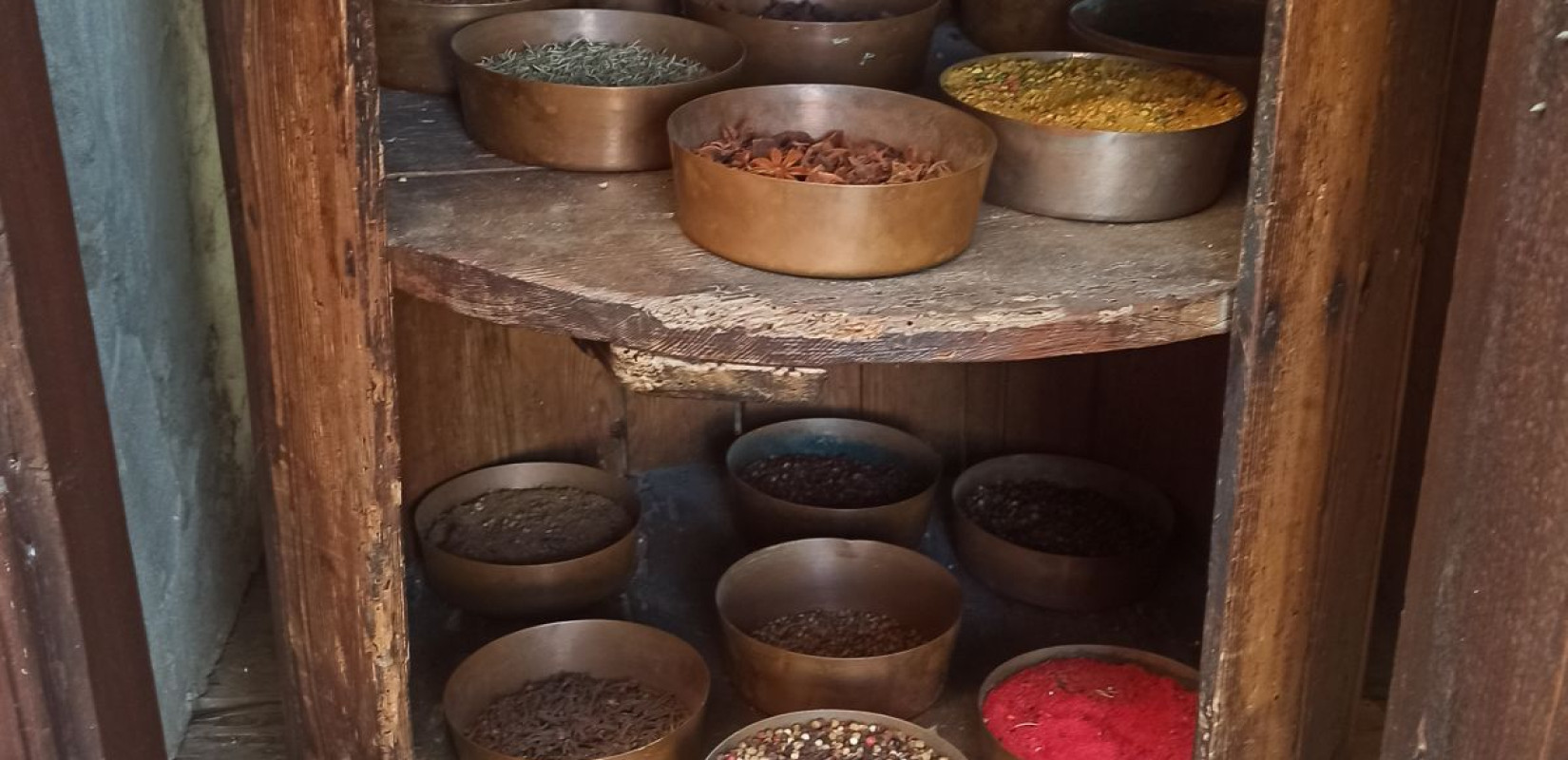 Καβάλα: Ιστορίες ιδιωτικότητας, φιλανθρωπίας και μυστικού έρωτα «κρυμμένες» σε περιστρεφόμενα ντουλάπια της οθωμανικής περιόδου (φωτ.)