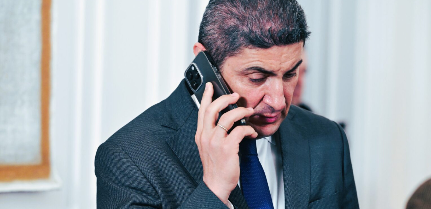 «Ήταν εκτός εαυτού, με εξύβρισε και με απείλησε» λέει ο υπάλληλος του αεροδρομίου στη μήνυση Λ. Αυγενάκη
