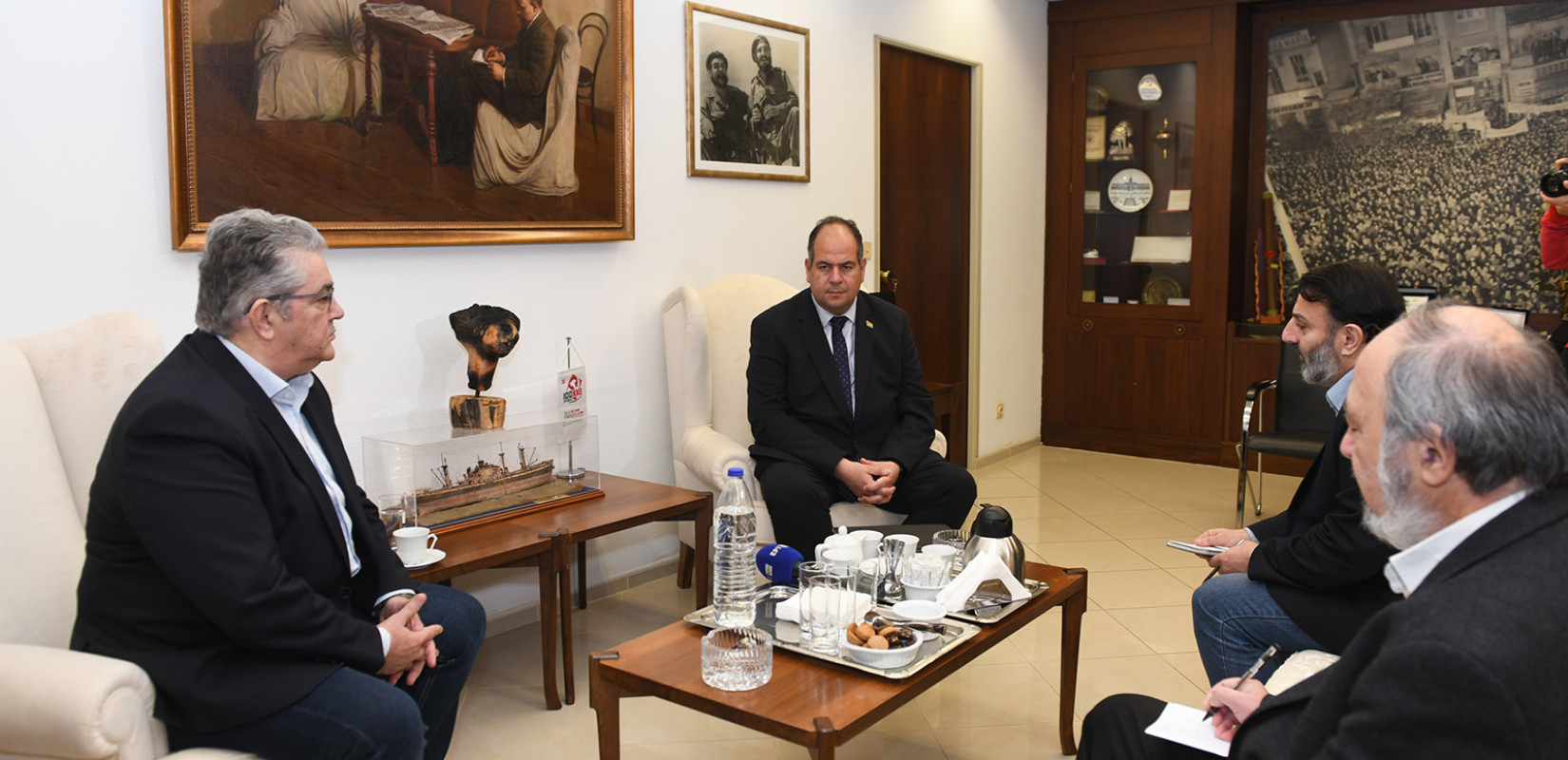 Συνάντηση Δ. Κουτσούμπα με τον πρέσβη της Παλαιστίνης: Το ΚΚΕ και η ΚΝΕ θα συνεχίσουν να στηρίζουν τον παλαιστινιακό λαό