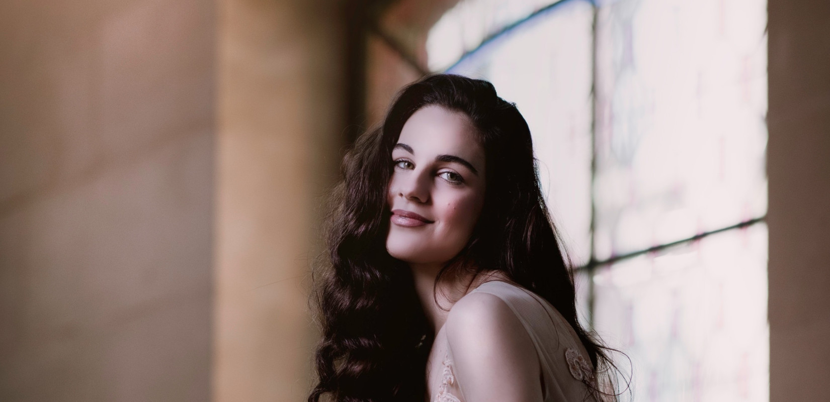 Μάρια Ντεβιτζάκη: Η σοπράνο που διαπρέπει στον κόσμο, βλέπει στο Αμφιθέατρο των Νέων Μουδανιών την ιστορία της