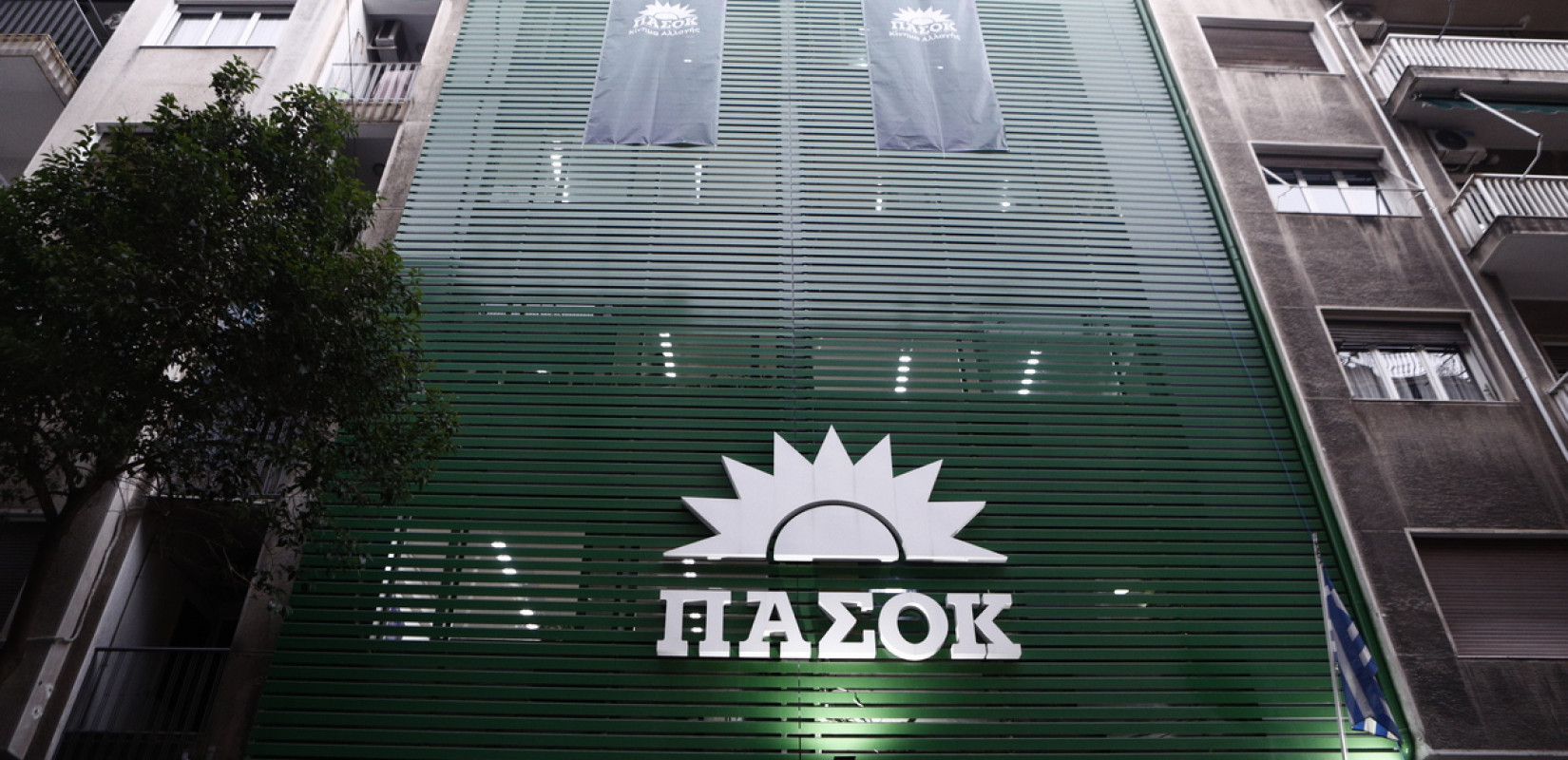 ΠΑΣΟΚ: «Ζεσταίνουν» μηχανές και... μηχανισμούς οι υποψήφιοι αρχηγοί