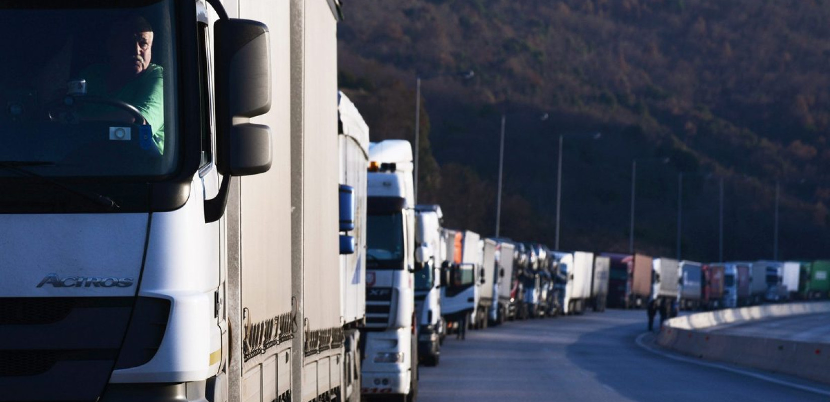 Ανοίγει για τα φορτηγά ο μεθοριακός σταθμός του Προμαχώνα - Πάνω από 500 τα εγκλωβισμένα στην Ελλάδα