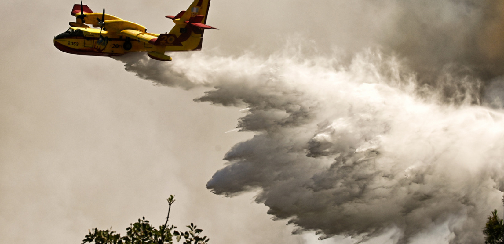 Θεσσαλονίκη: Μαίνεται η φωτιά στο Ωραιόκαστρο - Ενισχύθηκαν οι δυνάμεις της Πυροσβεστικής (βίντεο)