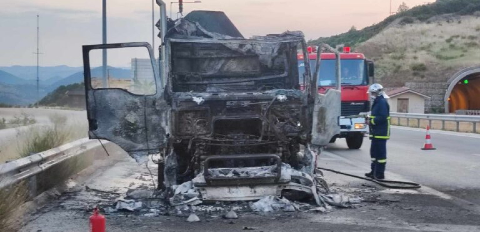 Θεσπρωτία: Φορτηγό τυλίχθηκε στις φλόγες - Κλειστή η Εγνατία οδός