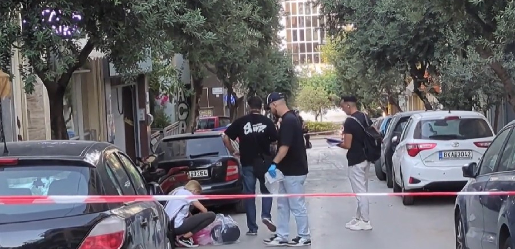 Πυροβολισμοί και συμπλοκές έξω από το γήπεδο του Παναθηναϊκού - Τρεις τραυματίες και τουλάχιστον 70 προσαγωγές (βίντεο) Πυροβολισμοί και συμπλοκές έξω από το γήπεδο του Παναθηναϊκού - Τρεις τραυματίες και τουλάχιστον 70 προσαγωγές (βίντεο)