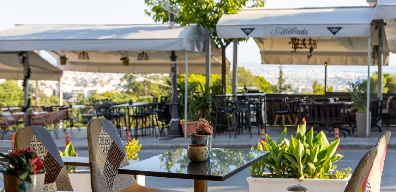 «Melkiades Café Bar»: Στην Άνω Πόλη με υπέροχη και μοναδική θέα