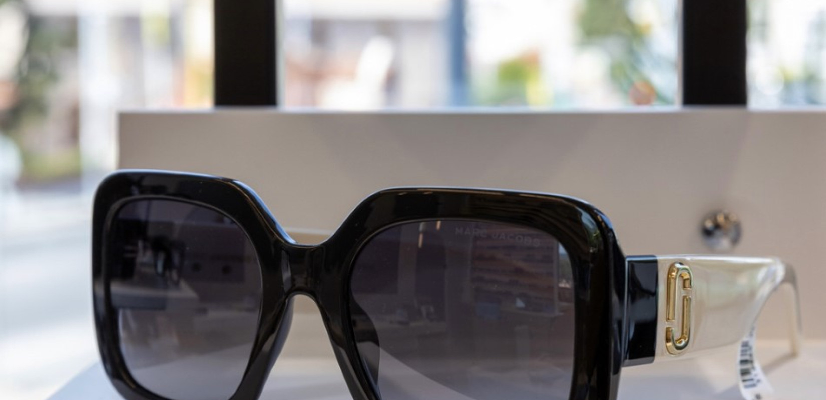 Perrys Optical: Επώνυμα γυαλιά οράσεως και ηλίου και λύσεις για προβλήματα όρασης και ακοής, με εμπειρία 31 ετών Perrys Optical: Επώνυμα γυαλιά οράσεως και ηλίου και λύσεις για προβλήματα όρασης και ακοής, με εμπειρία 31 ετών