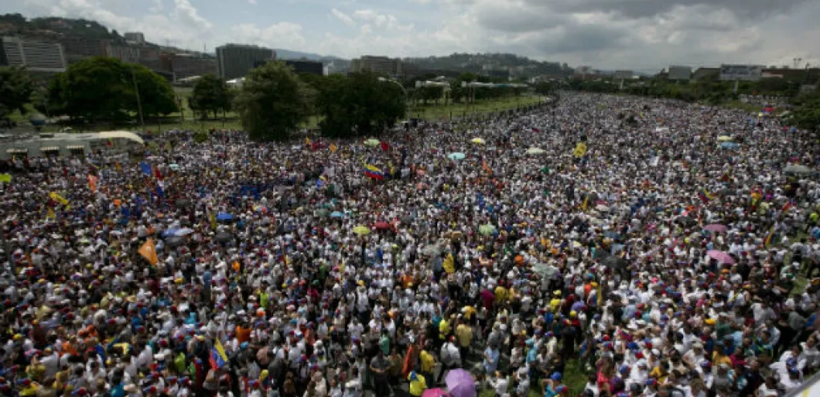 Βενεζουέλα: Μεγάλη διαδήλωση της αντιπολίτευσης στο Καράκας Βενεζουέλα: Μεγάλη διαδήλωση της αντιπολίτευσης στο Καράκας
