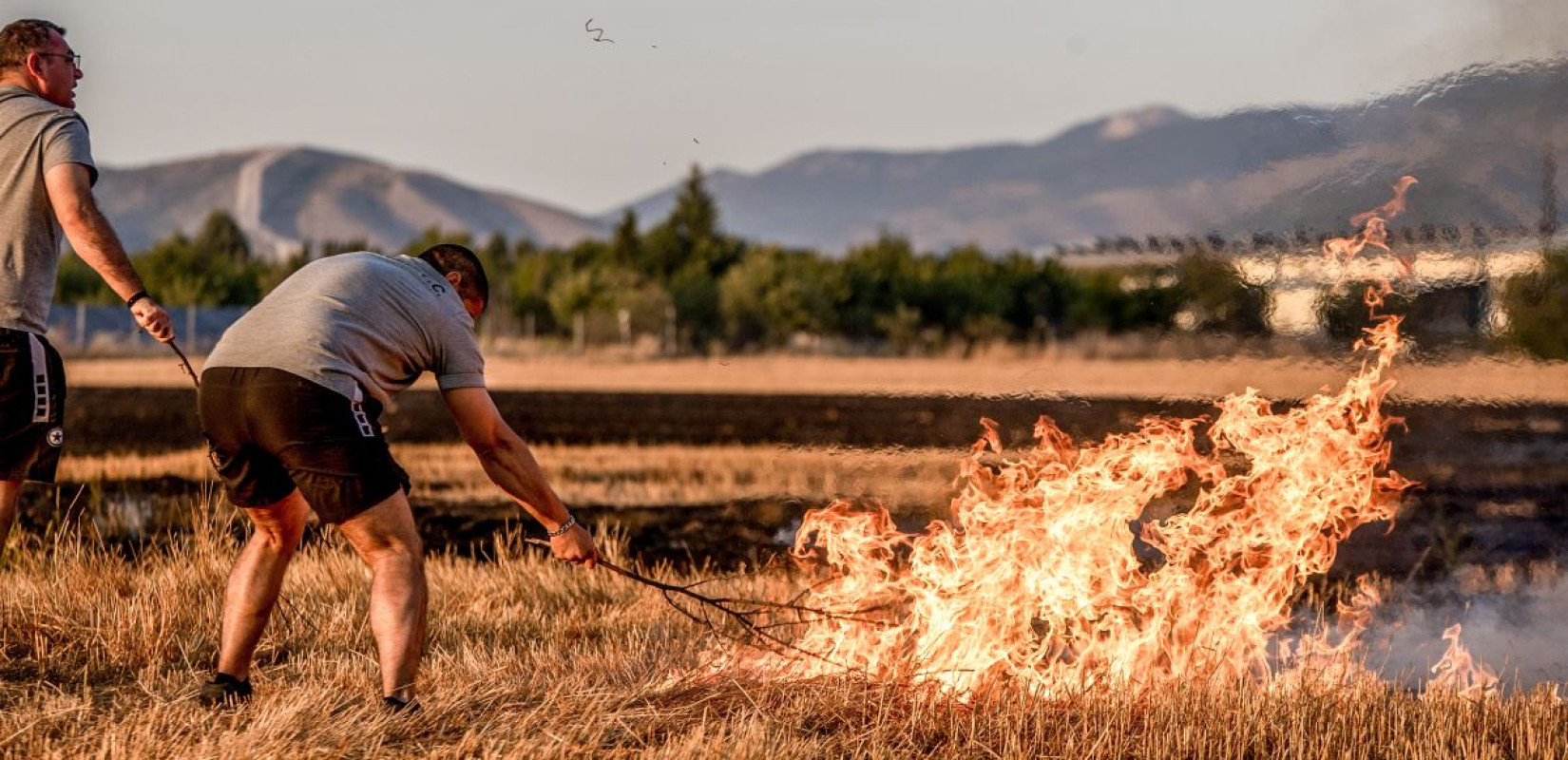 «Βροχή» προστίμων της πυροσβεστικής για παράνομες καύσεις σε Θέρμη και Πολύγυρο