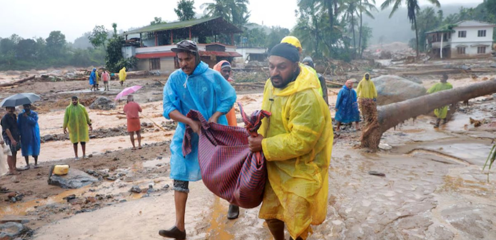 Ινδία: Δεκαοκτώ νεκροί από τις καταρρακτώδεις βροχοπτώσεις των μουσώνων