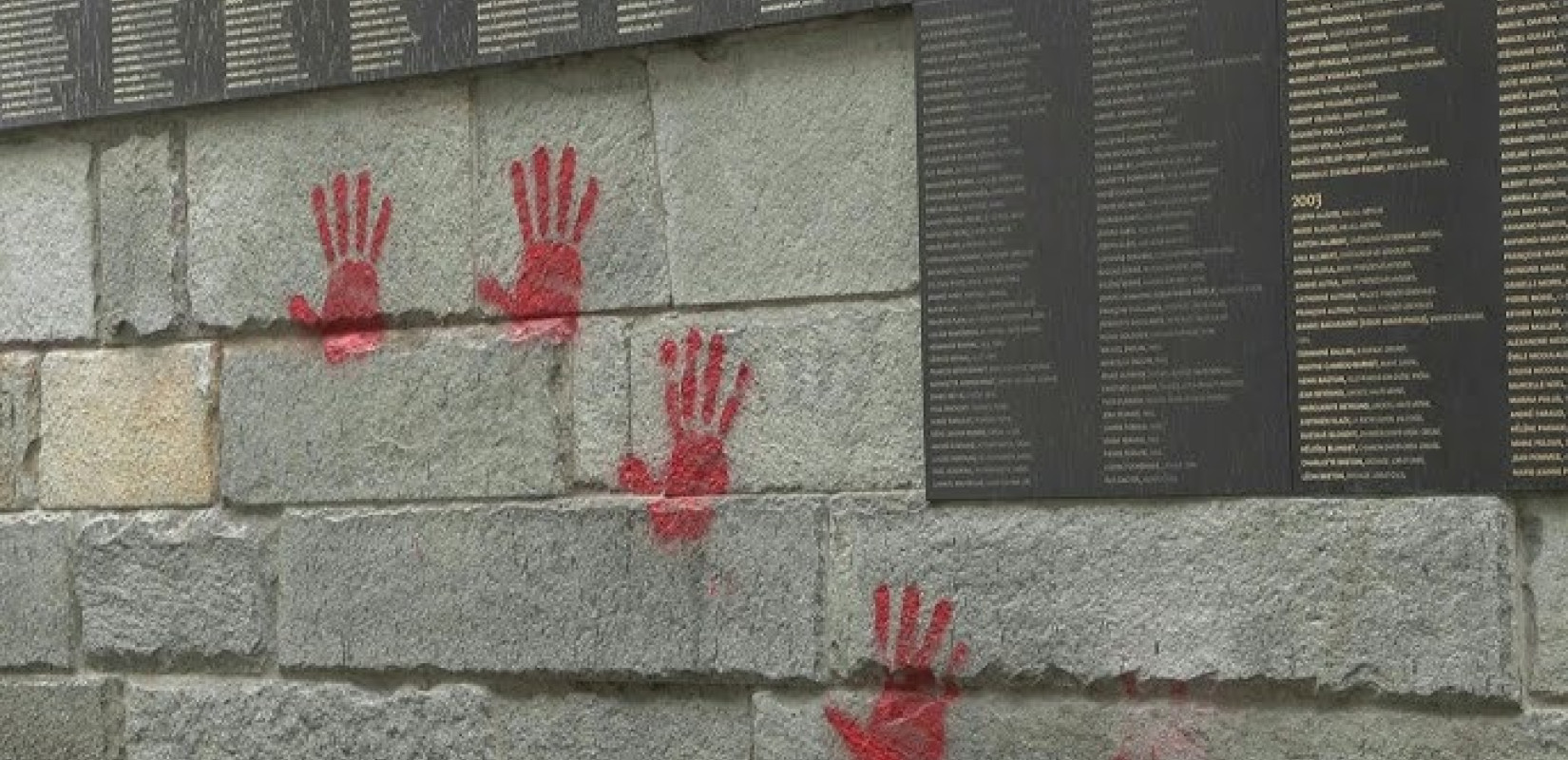 Ένας Βούλγαρος που κατηγορείται ότι βανδάλισε το Μνημείο του Ολοκαυτώματος στο Παρίσι λέει ότι «ήταν μεθυσμένος» Ένας Βούλγαρος που κατηγορείται ότι βανδάλισε το Μνημείο του Ολοκαυτώματος στο Παρίσι λέει ότι «ήταν μεθυσμένος»