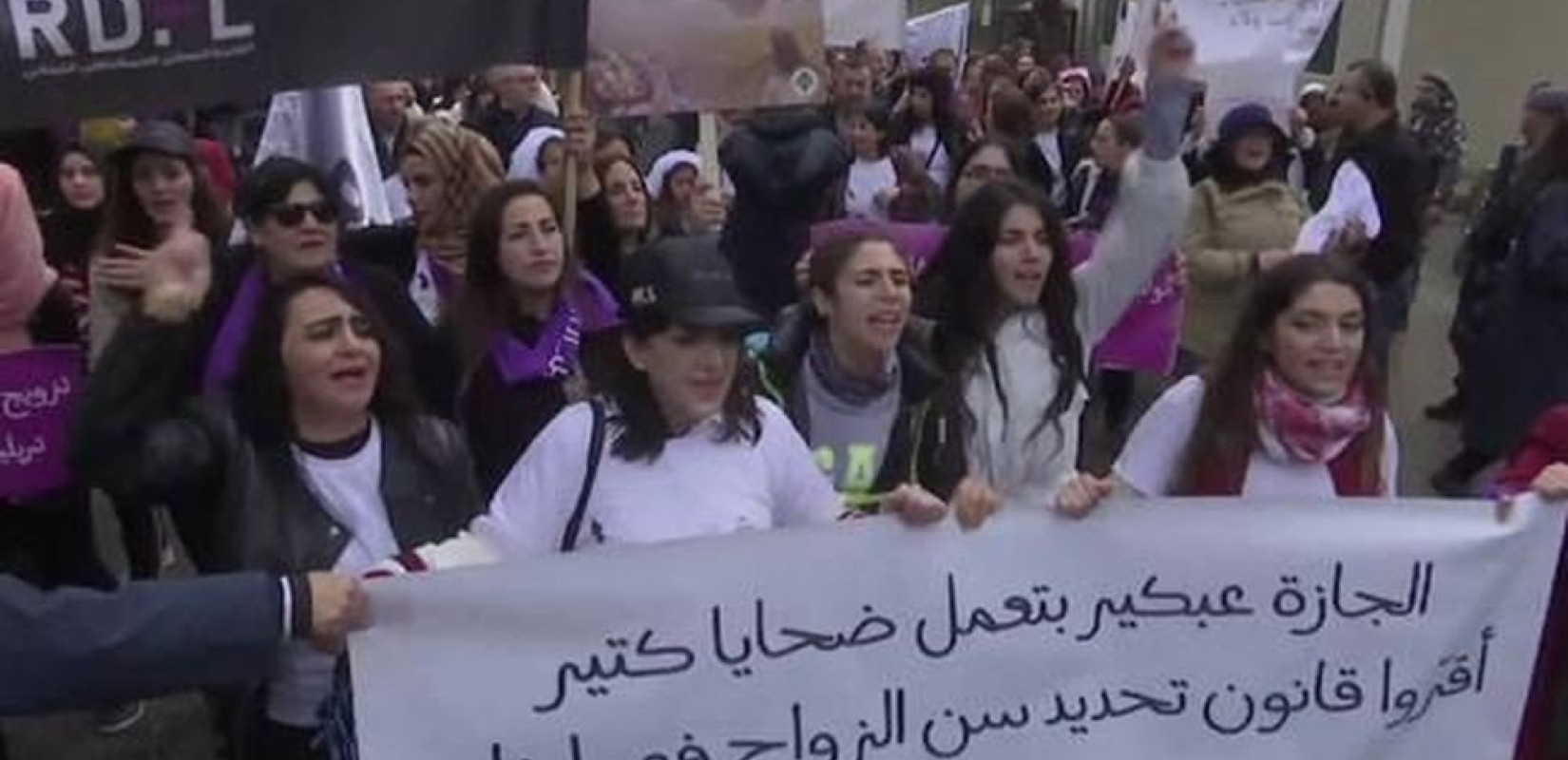 Εκατοντάδες Λιβανέζοι στους δρόμους κατά των γάμων ανηλίκων  