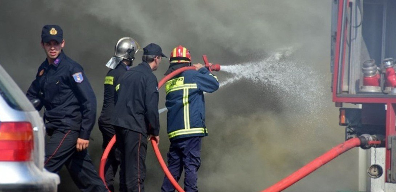 Φωτιά στο Σέιχ Σου δίπλα στο Θέατρο Γης