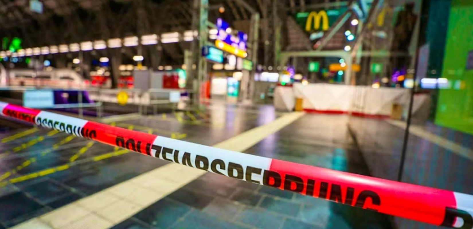 Γερμανία: Πυροβόλησαν και σκότωσαν άνδρα στον σιδηροδρομικό σταθμό της Φρανκφούρτης (βίντεο, φωτ.) Γερμανία: Πυροβόλησαν και σκότωσαν άνδρα στον σιδηροδρομικό σταθμό της Φρανκφούρτης (βίντεο, φωτ.)