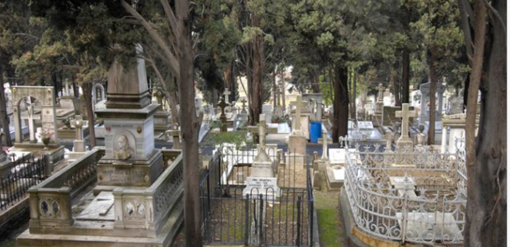 Κωνσταντινούπολη: Βάνδαλοι βεβήλωσαν το ιστορικό κοιμητήριο στην κοινότητα Ταταούλων