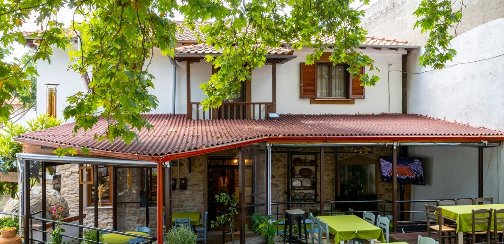 Στου Μπάρμπα Θανάση Όπως Παλιά: Γεύσεις που υποκλίνονται στην παράδοση