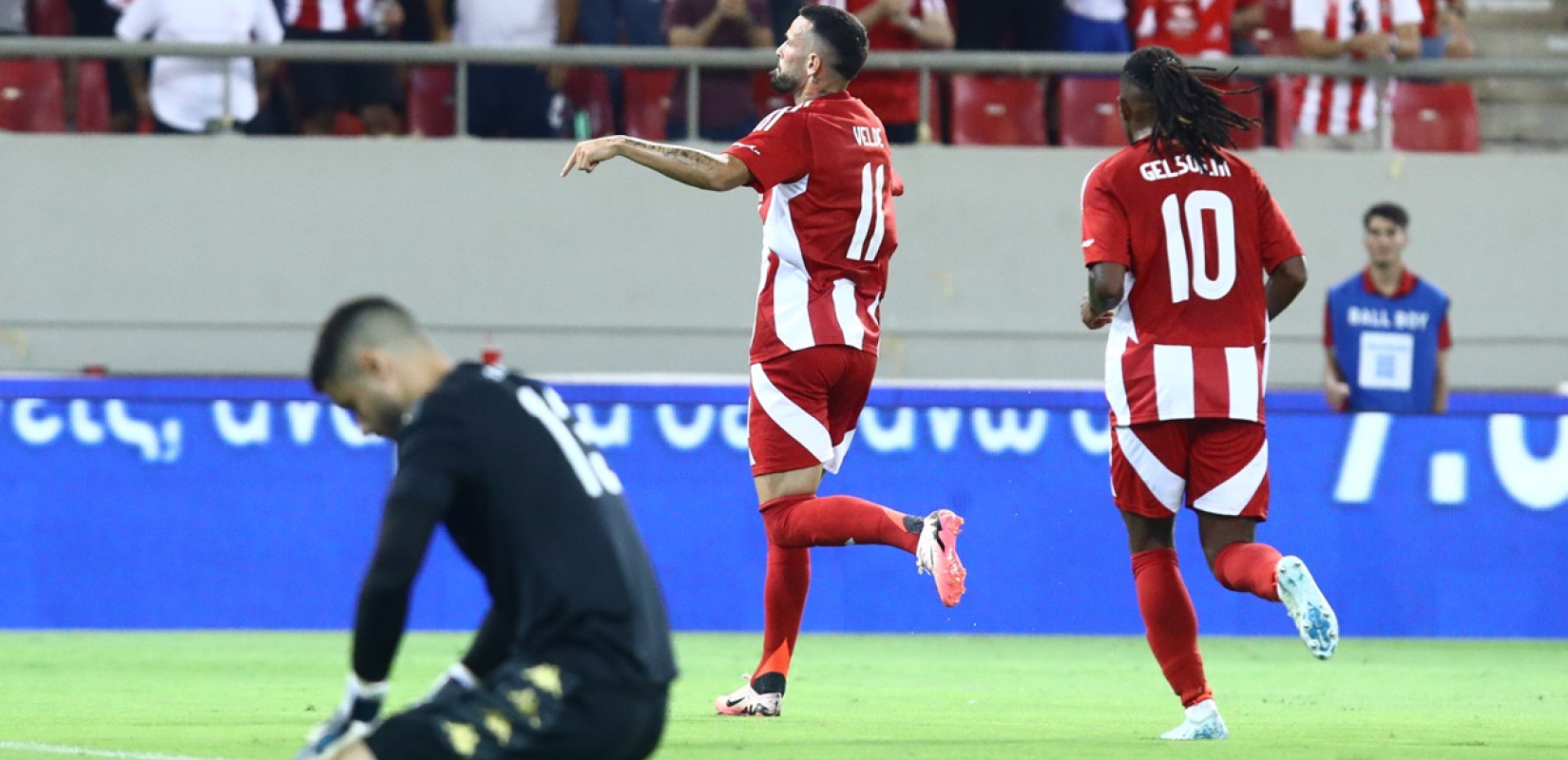 Super League: Ο Ολυμπιακός έπαιξε με τη φωτιά αλλά δεν κάηκε