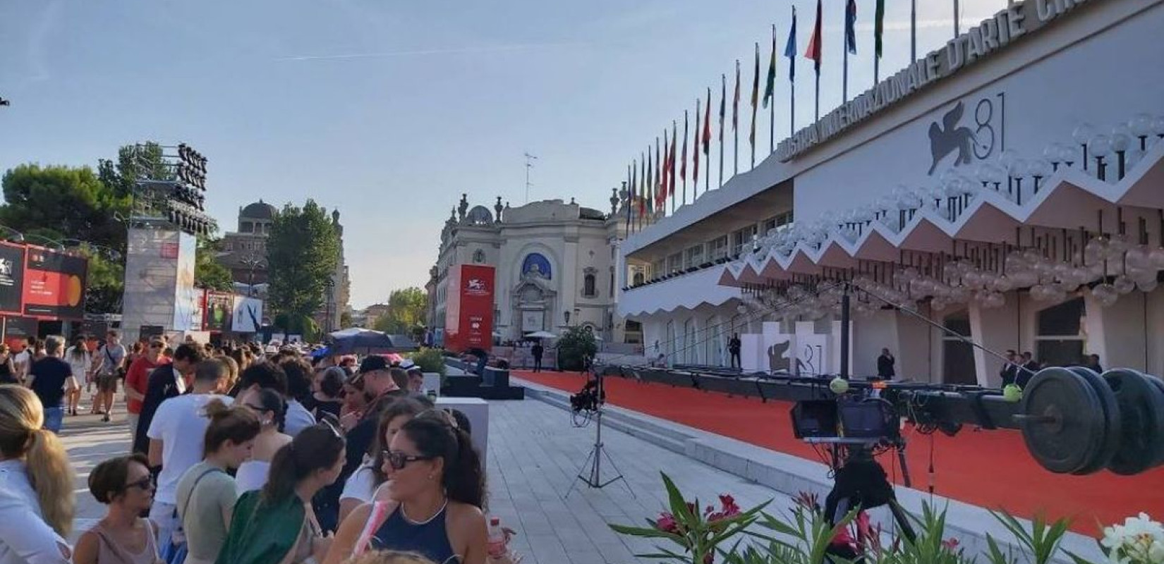 Ιταλία: Διαδηλωτές ξεδίπλωσαν πανό για τη Γάζα πριν από την έναρξη του κινηματογραφικού φεστιβάλ Βενετίας