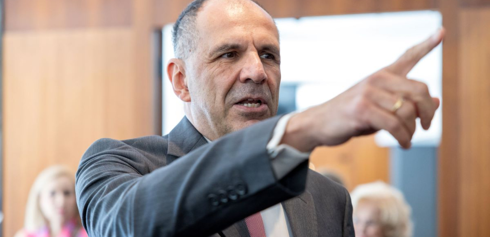 Γεραπετρίτης: Ξεκινά επιχείρηση απεγκλωβισμού των Ελλήνων που βρίσκονται στο Ιράν