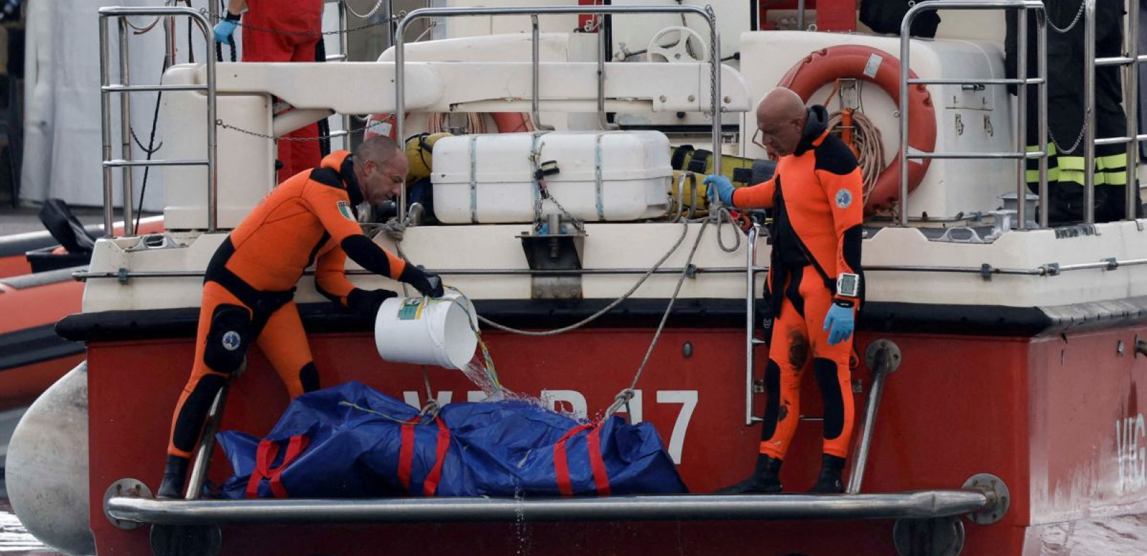 Ιταλία: Ανασύρθηκε στην επιφάνεια το ναυαγισμένο γιοτ Bayesian του μεγιστάνα της τεχνολογίας Λιντς